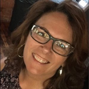 Meet your Posher, Deborah